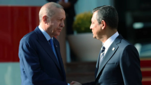 Özgür Özel’den Erdoğan’a çağrı: Canlı yayında Boeing sipariş etme; Trump’a ayarı ver, seni karşılayıp elini sıkacağım