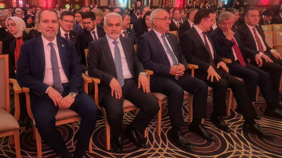 cumhurbaskanligi kulliyesindeki 29 ekim resepsiyonuna ahmet davutoglu ve ali babacan da katildi ZUhzGgrt.jpg