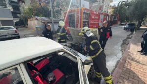 Seyir halindeki otomobil alev aldı seyir halindeki otomobil alev aldi 8JWWVJ1B.jpg