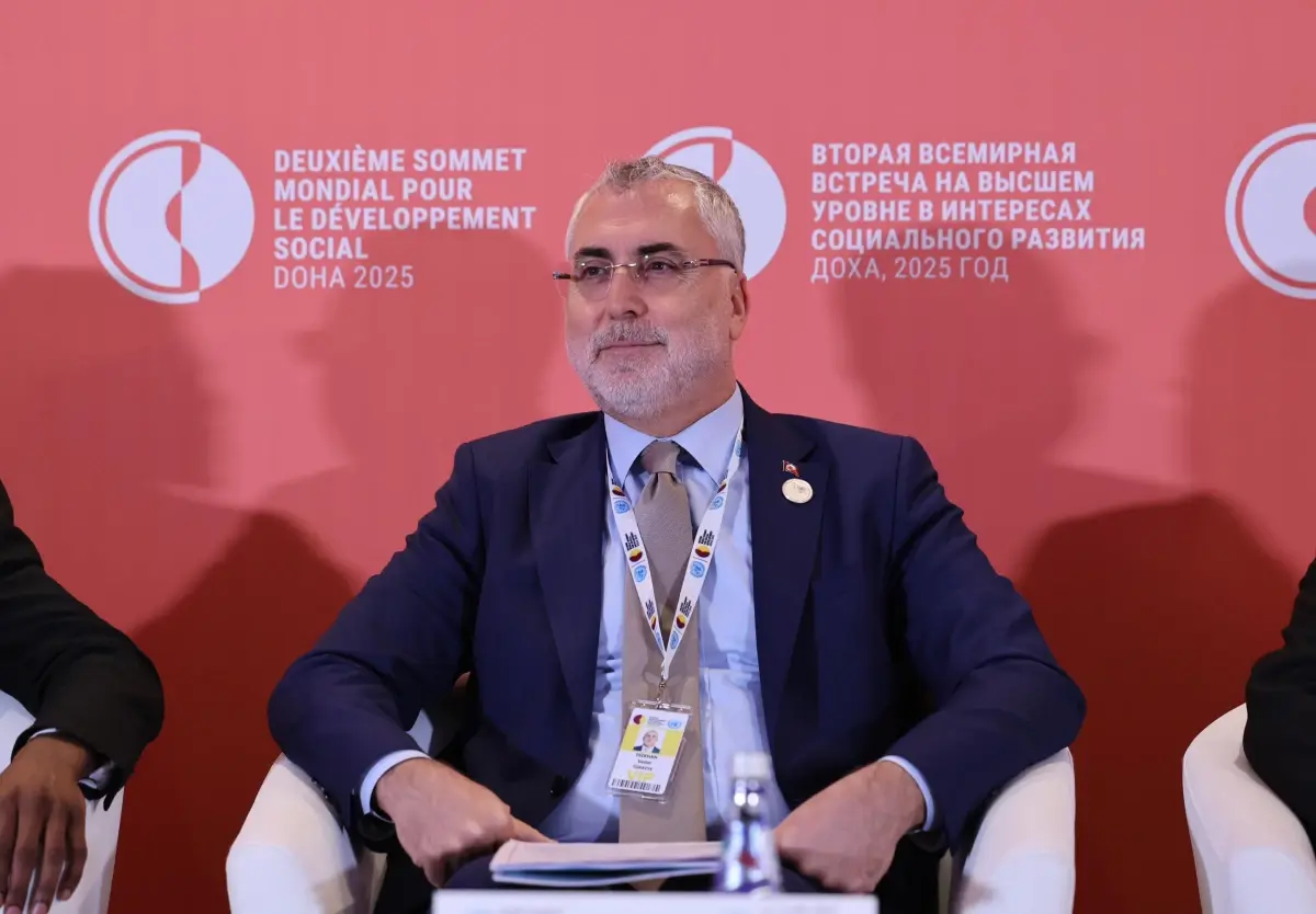 bakan isikhan kuresel sosyal adalet koalisyonu forumuna katildi PWEFLvns.jpg