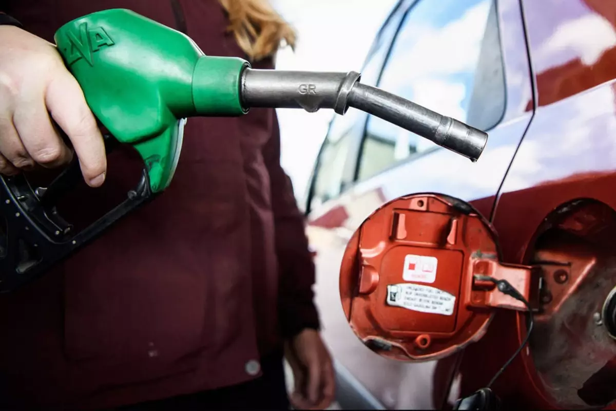 benzine gece yarisi 1 lira 14 kurusluk zam y4prB8gK.jpg