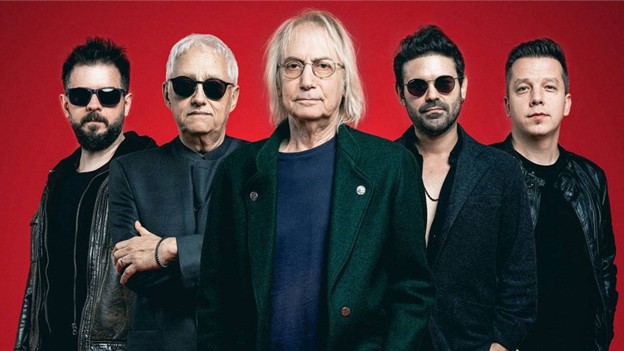 Bulutsuzluk Özlemi’nin 40 Yıllık Sanat Yolculuğu: “Yaşamaya Mecbursun” Belgeseli