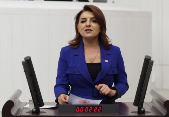 chpli-kis-asgari-ucretli-maasi-almadan-borcunu-dusunuyor-hmYAsRkm