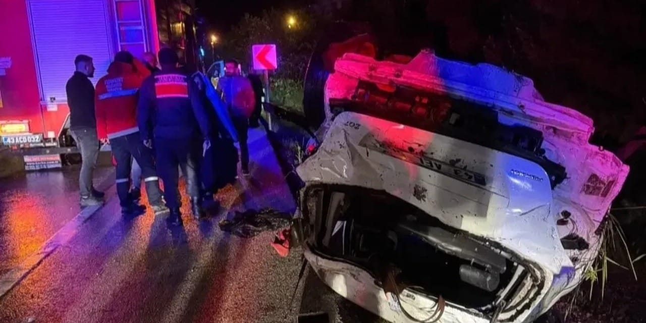 Kütahya’da Otomobil Takla Attı: 4 Kişi Yaralandı