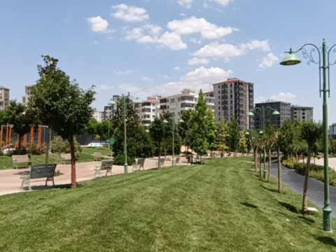 Parkta bıçaklanan lise öğrencisi ağır yaralandı